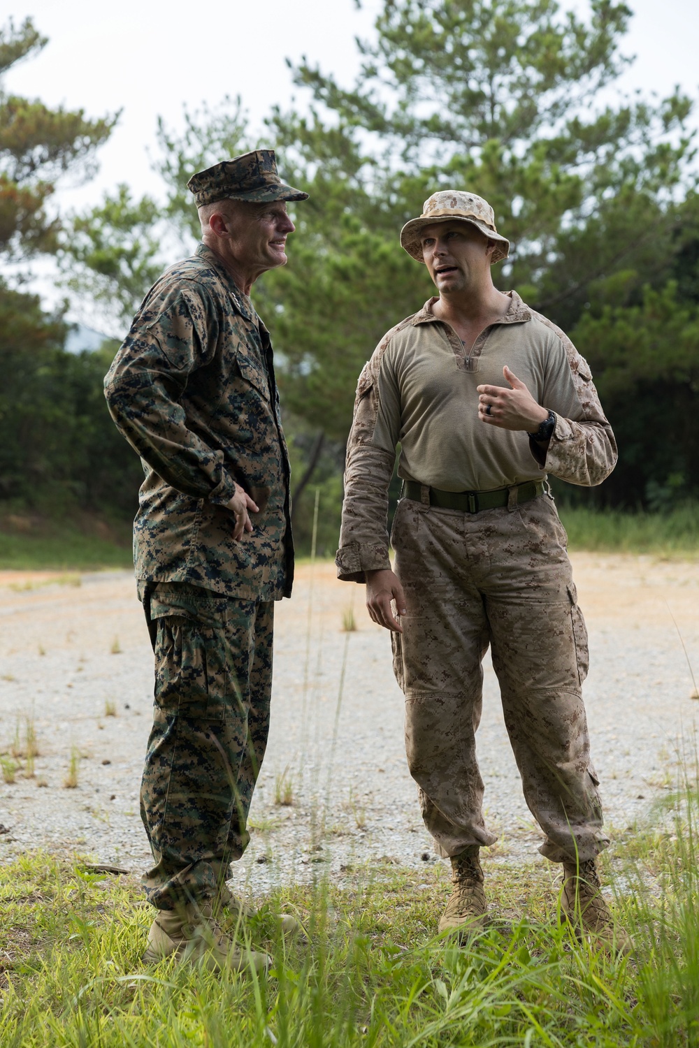 Lt. Gen. Turner visits III MEF Marines during a training exercise