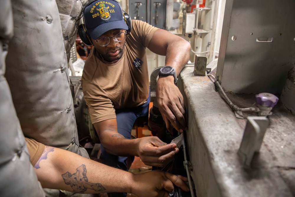 USS Spruance conducts seawater condenser maintenance