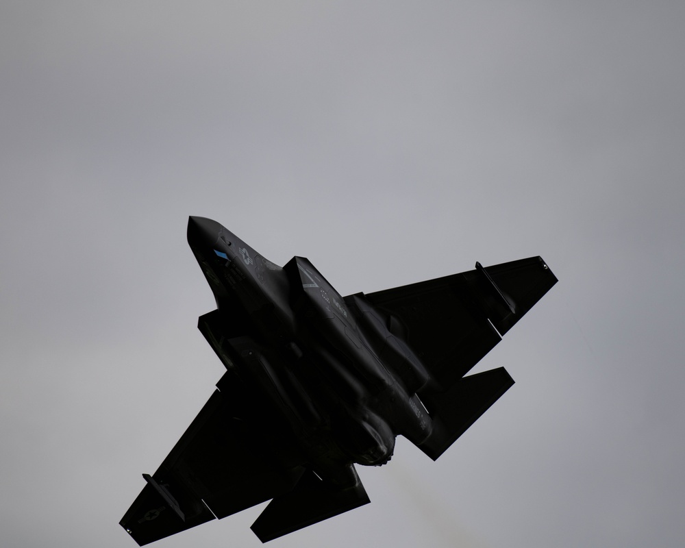 F-16 and F-35 Aircraft Demonstrate Air Superiority During Northern Lightning