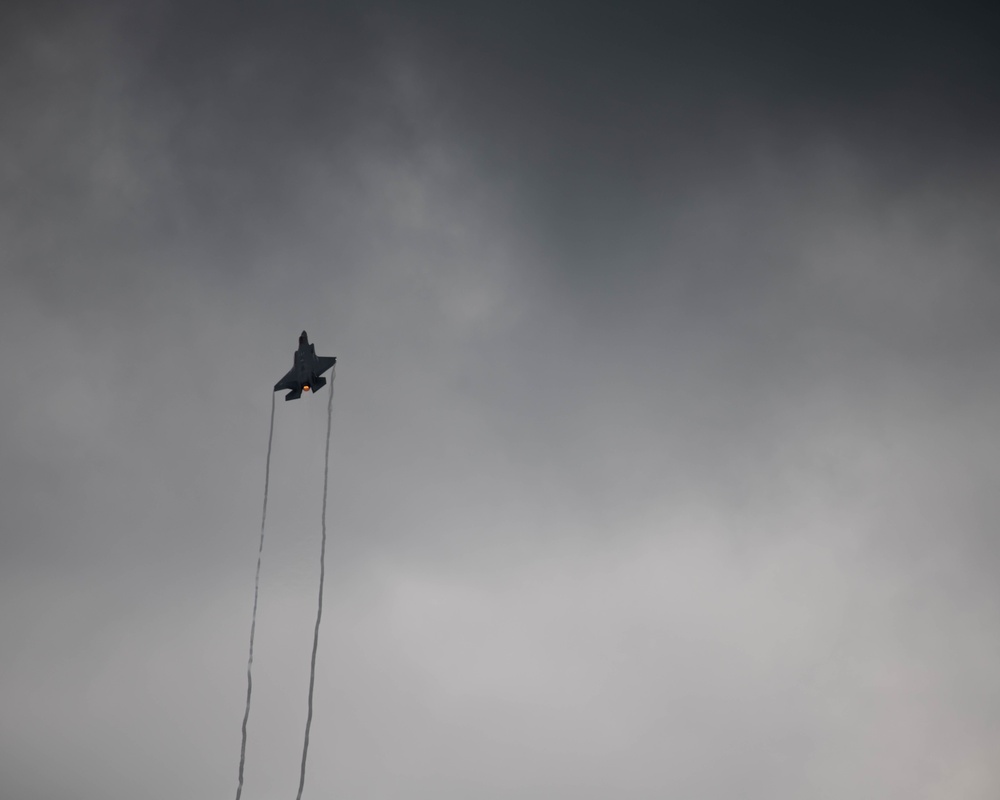 F-16 and F-35 Aircraft Demonstrate Air Superiority During Northern Lightning