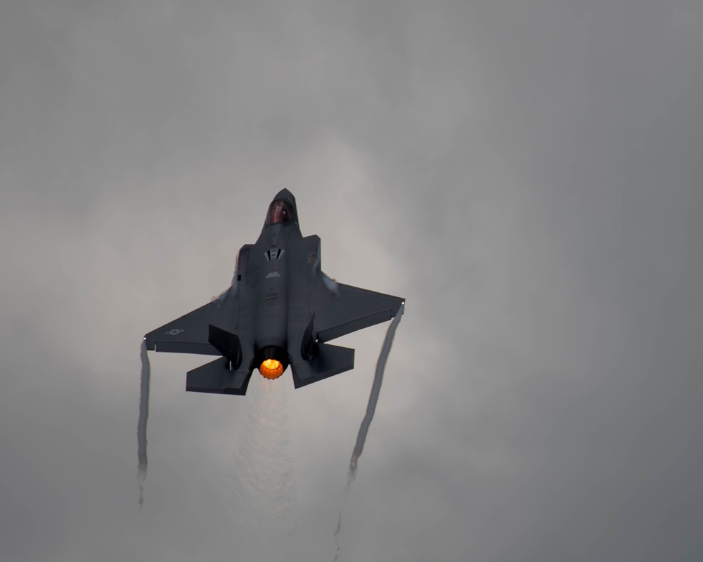 F-16 and F-35 Aircraft Demonstrate Air Superiority During Northern Lightning