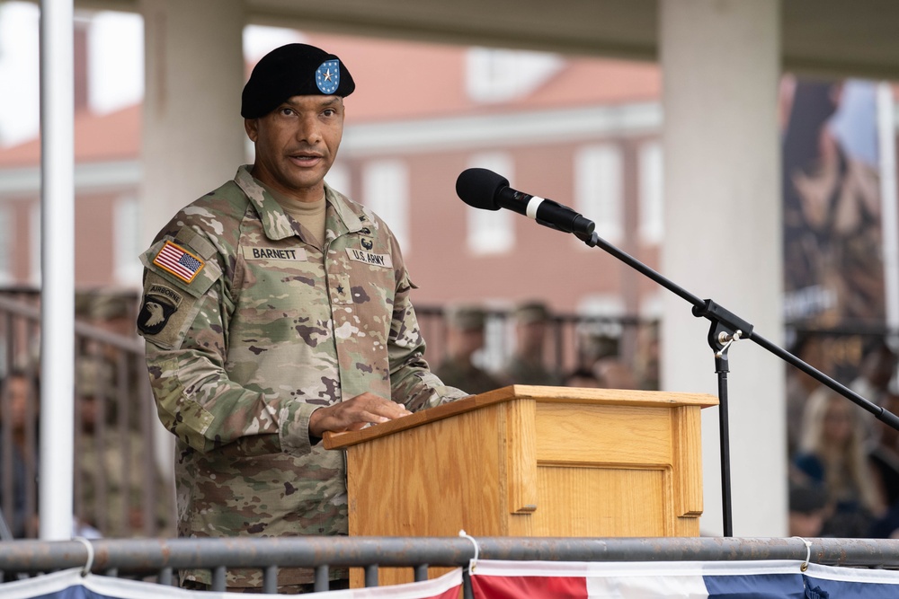 DVIDS - Images - USACC Change of Command [Image 8 of 32]