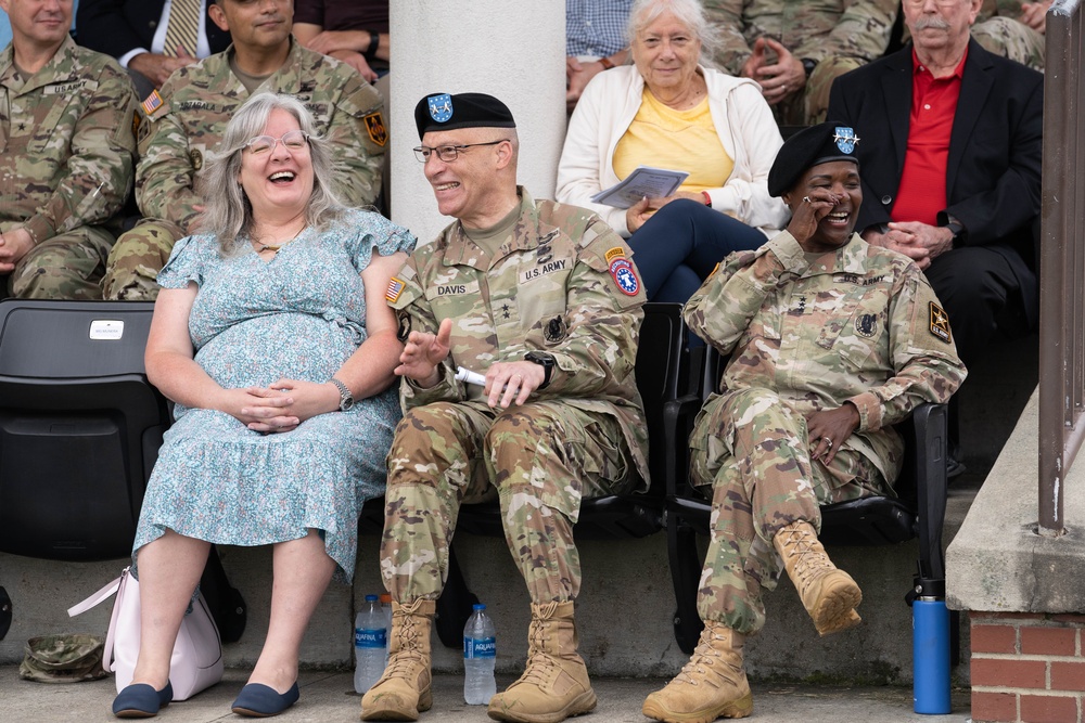 DVIDS - Images - USACC Change of Command [Image 11 of 32]