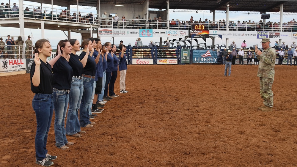 Recruits take oath of enlistment from FCOE CG