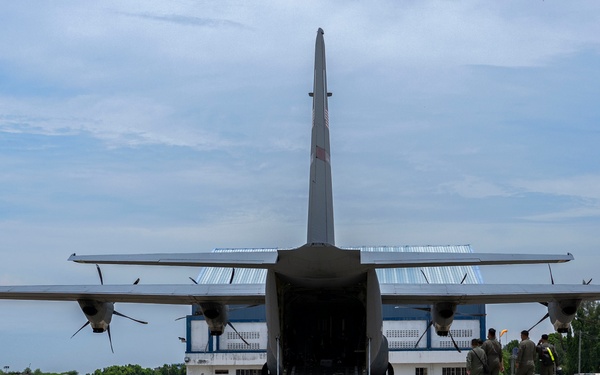 U.S. F-22s Land at Mactan–Benito Ebuen Air Base, Philippines during DFE operations
