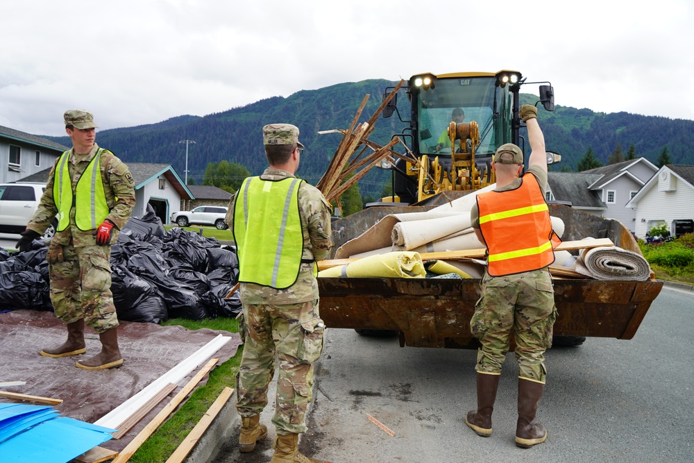 Alaska Organized Militia collaborates with Local and State Agencies to Clear Disaster Debris in Juneau