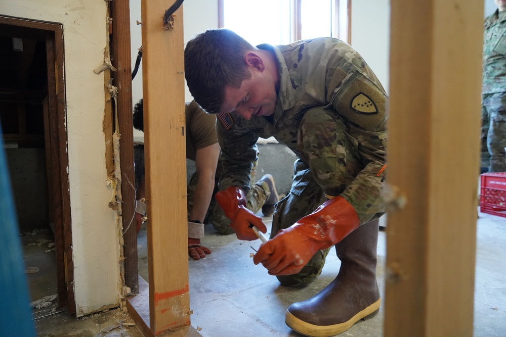 Alaska Organized Militia collaborates with Local and State Agencies to Clear Disaster Debris in Juneau