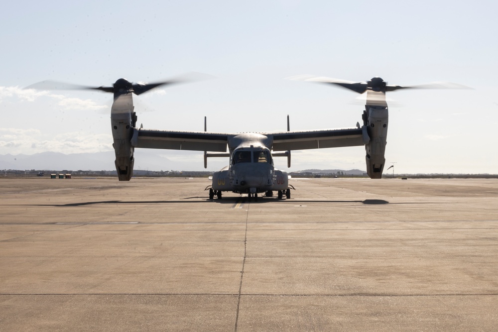 MRF-D 24.3: VMM-268 (Rein.) Marines embark HMAS Canberra landing helicopter dock