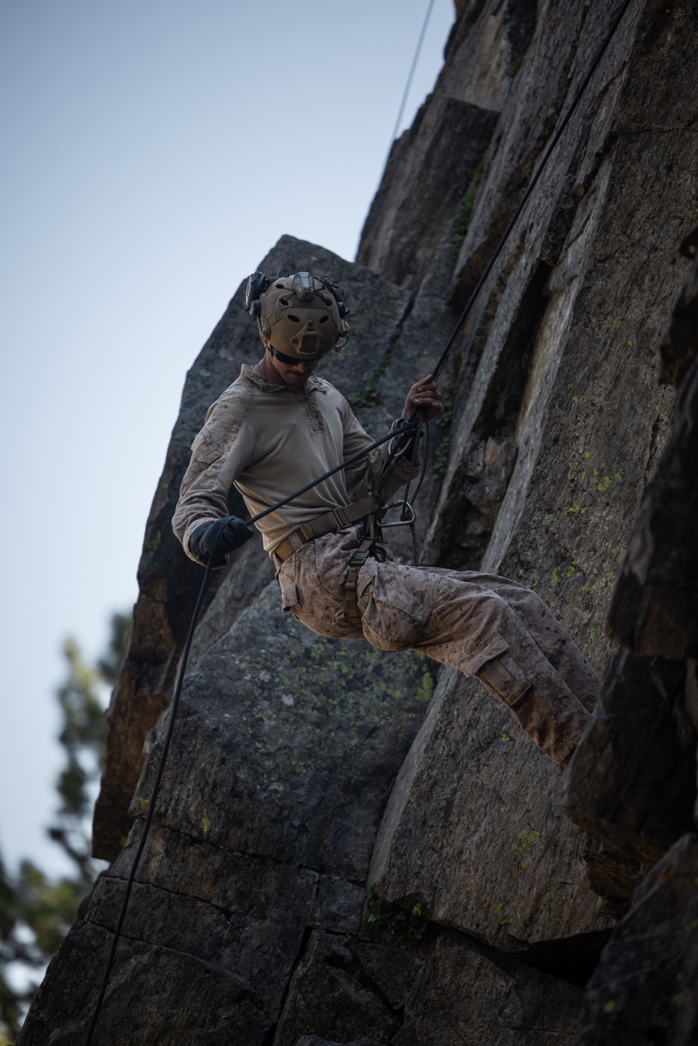 1st Reconnaissance Battalion practices rappelling techniques during MTX 5-24