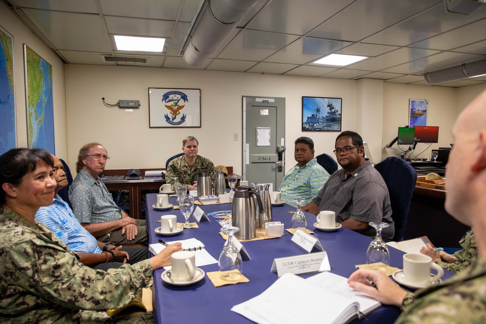 Distinguished Visitors Meet with Vice Adm. Kacher aboard USS Blue Ridge