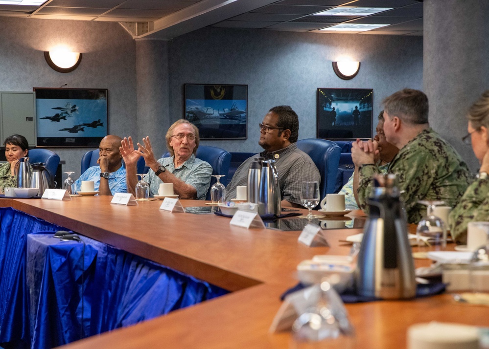Distinguished Visitors Meet with Vice Adm. Kacher aboard USS Blue Ridge