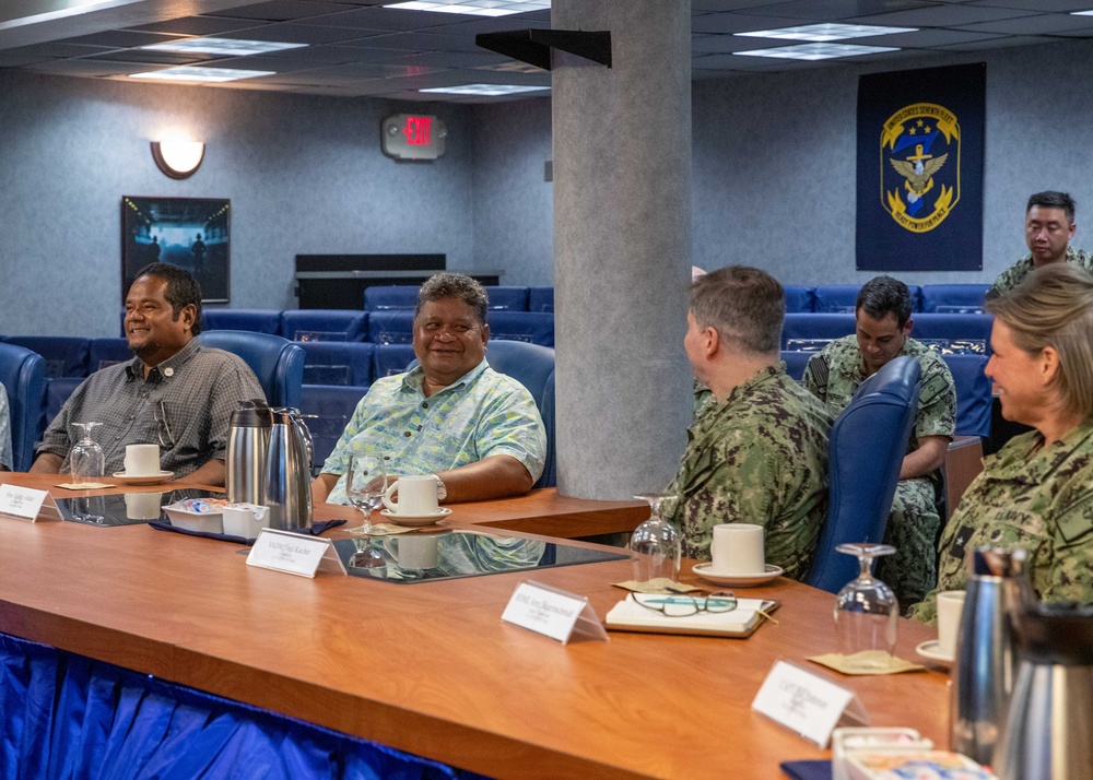 Distinguished Visitors Meet with Vice Adm. Kacher aboard USS Blue Ridge