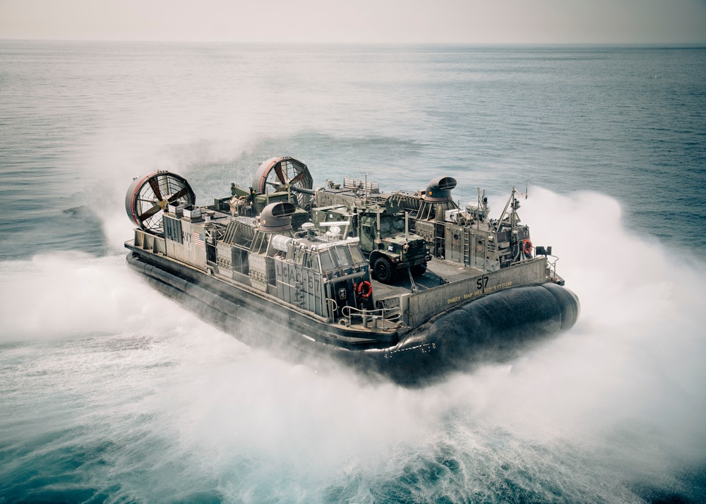 15th MEU Marines Arrive in Korea Through Ship-to-Shore Movements