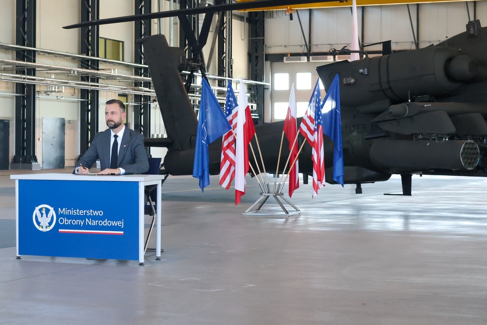 Strengthening Ties: V Corps supports Polish Apache Signing Ceremony