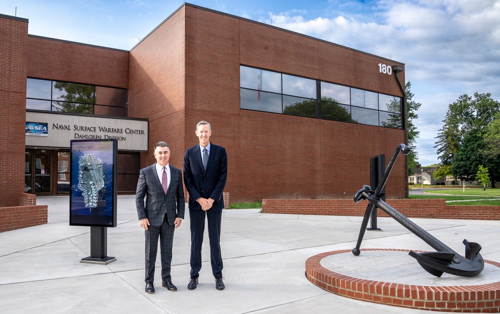 Dr. Brett Seidle visits NSWC Dahlgren