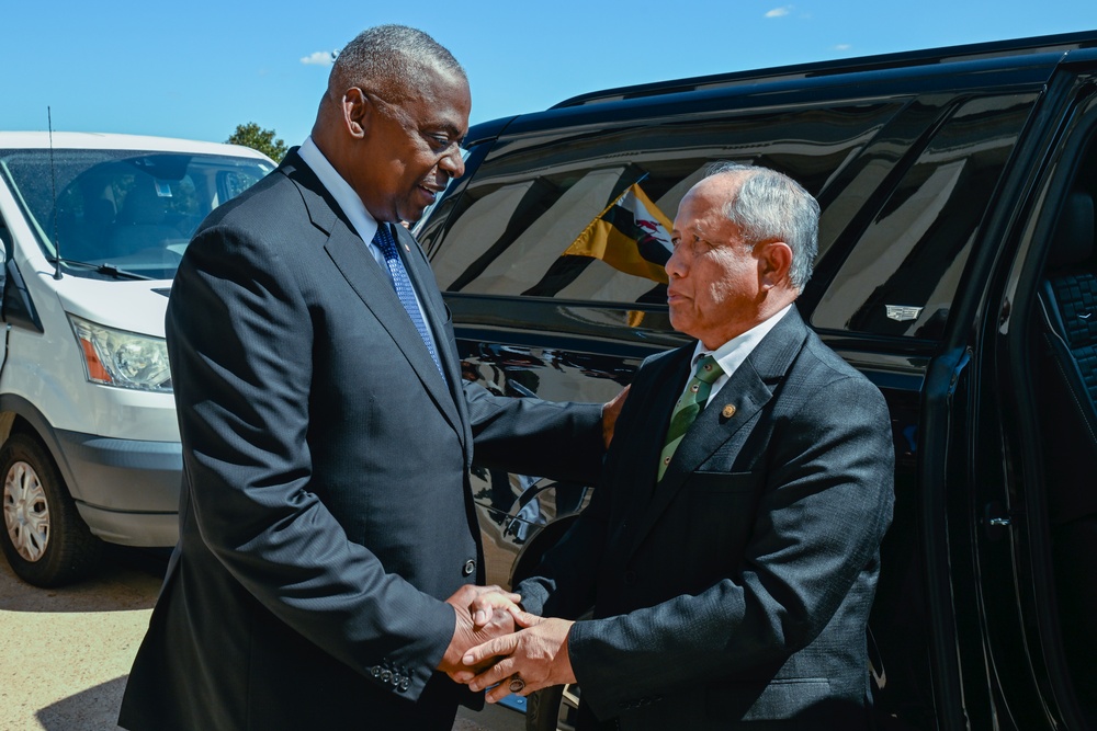 Secretary Austin hosts Brunei's Defense Minister II Halbi bin Mohammad Yussof