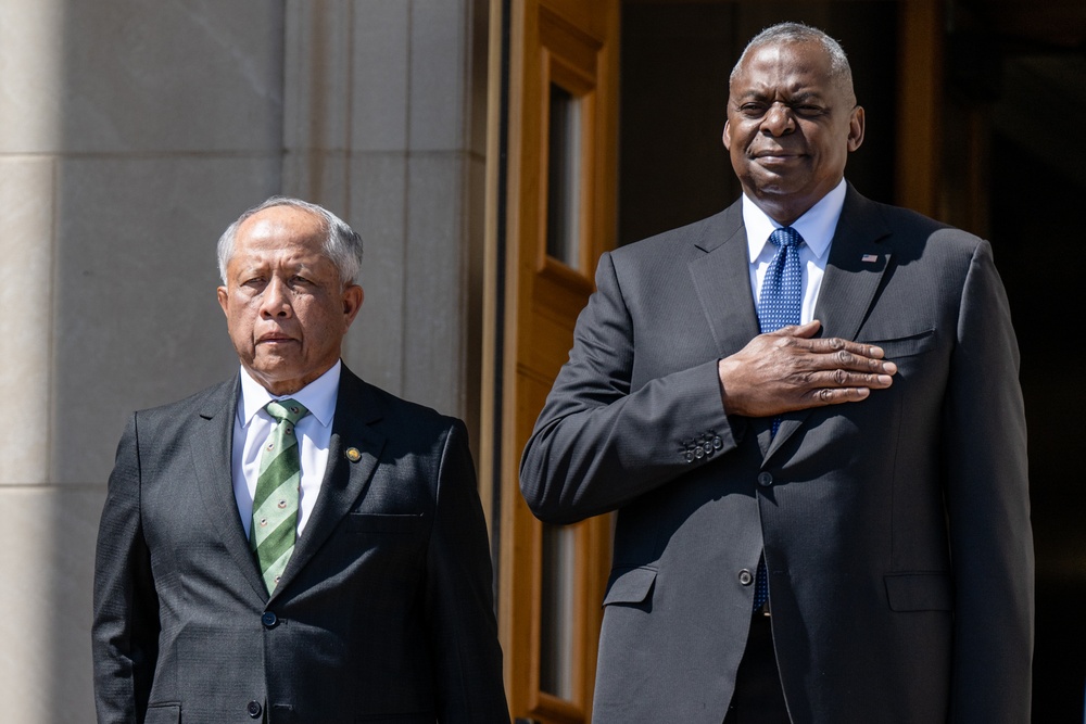Secretary Austin hosts Brunei's Defense Minister II Halbi bin Mohammad Yussof