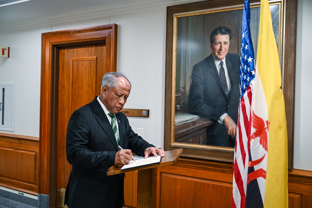 Secretary Austin hosts Brunei's Defense Minister II Halbi bin Mohammad Yussof