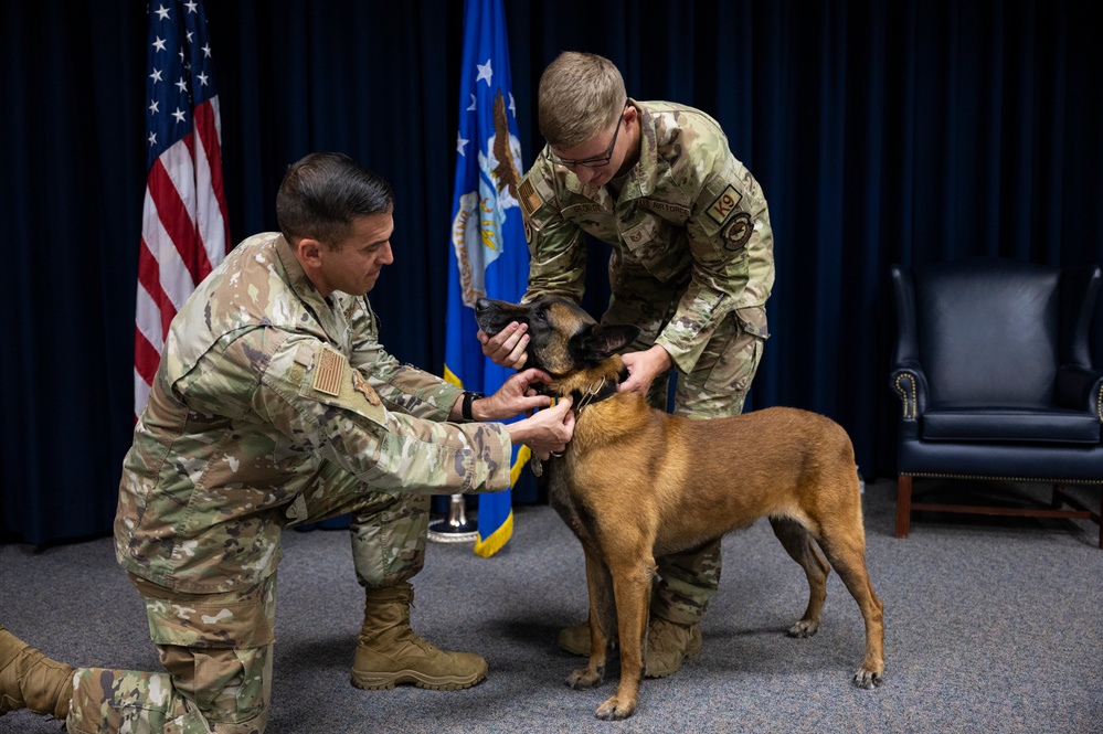 DVIDS - Images - MWD Betyar retires at KAFB [Image 3 of 6]