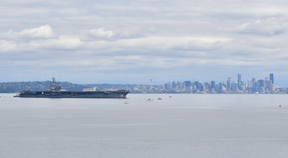 USS Ronald Reagan (CVN 76) Arrives at Naval Base Kitsap