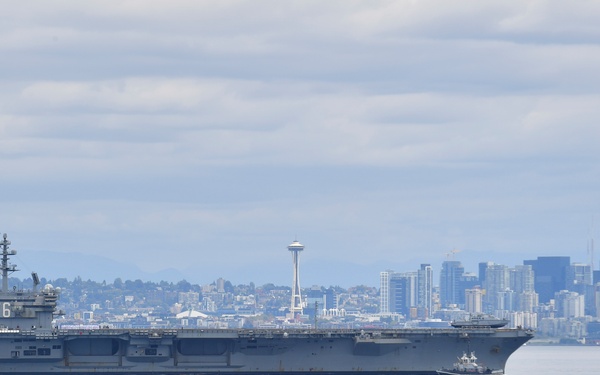 USS Ronald Reagan (CVN 76) Arrives at Naval Base Kitsap