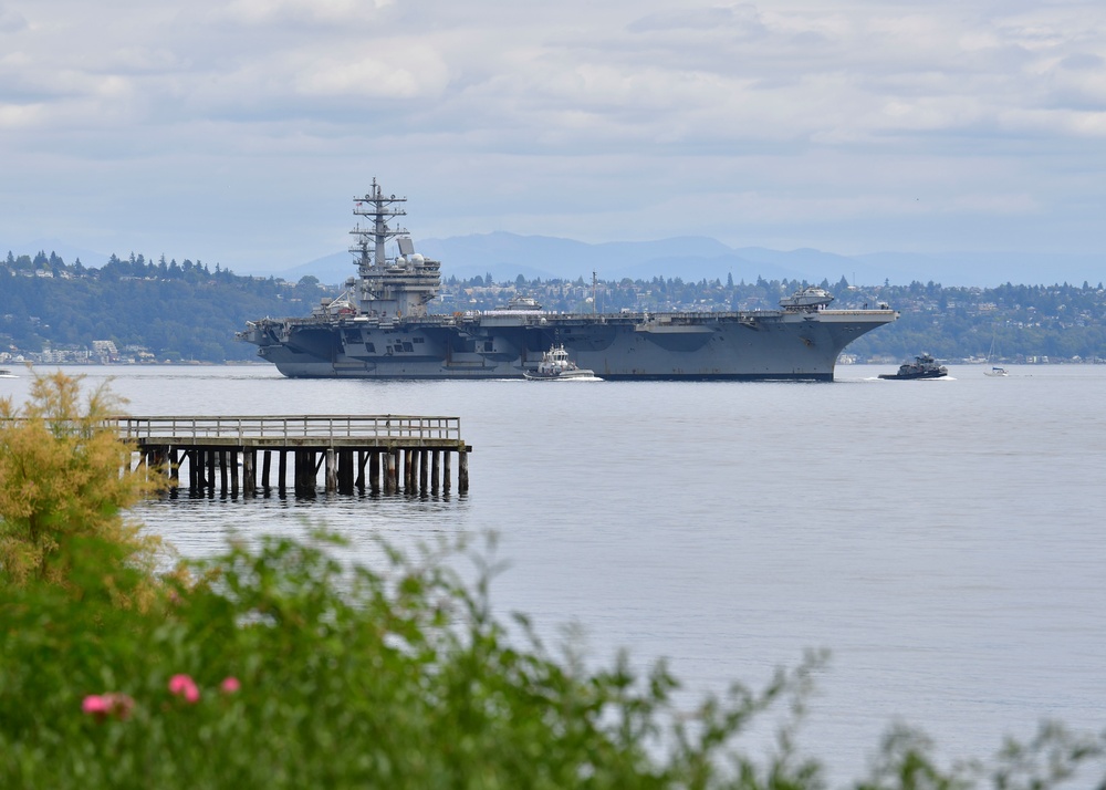 USS Ronald Reagan (CVN 76) Arrives at Naval Base Kitsap