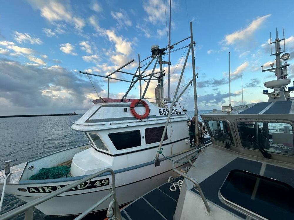 Coast Guard assists 1 aboard vessel taking on water near Kauai