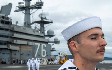 USS Ronald Reagan (CVN 76) arrives in Bremerton