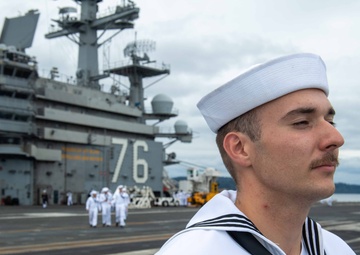 USS Ronald Reagan (CVN 76) arrives in Bremerton