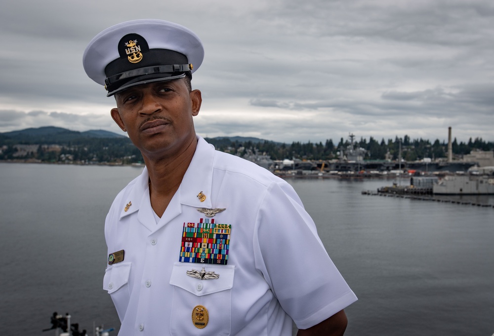 USS Ronald Reagan (CVN 76) arrives at Naval Base Kitsap