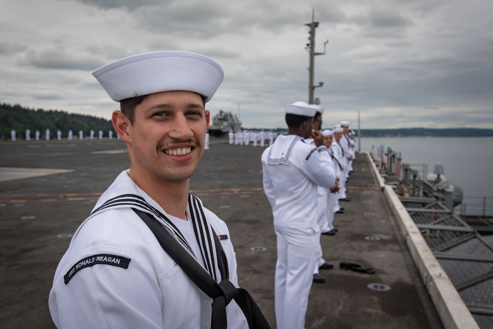 USS Ronald Reagan (CVN 76) arrives at Naval Base Kitsap