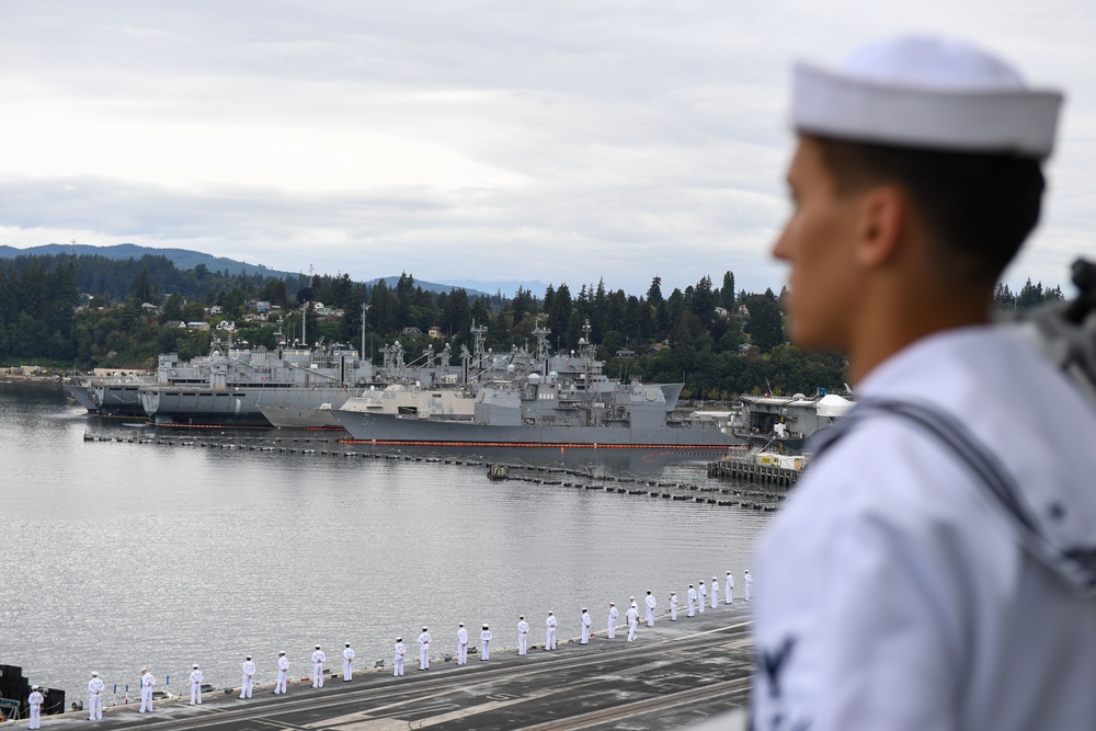 USS Ronald Reagan (CVN 76) arrives at Naval Base Kitsap