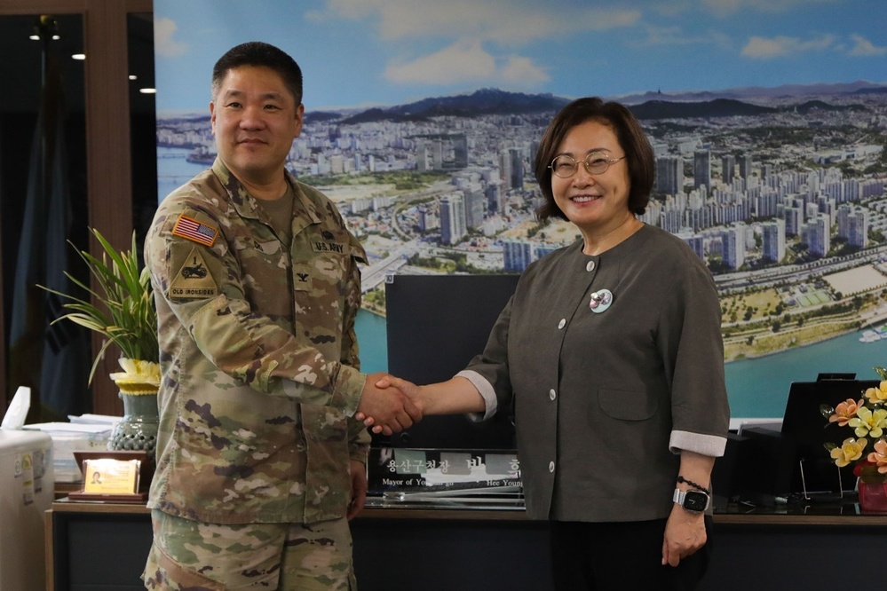 Yongsan-Casey commander builds community partnerships