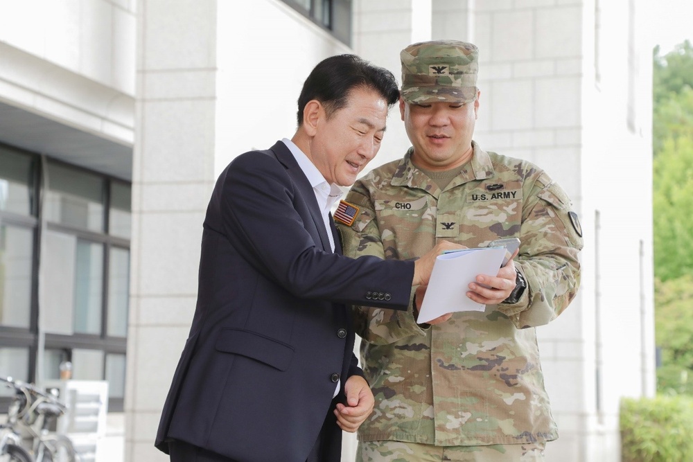 Yongsan-Casey commander builds community partnerships