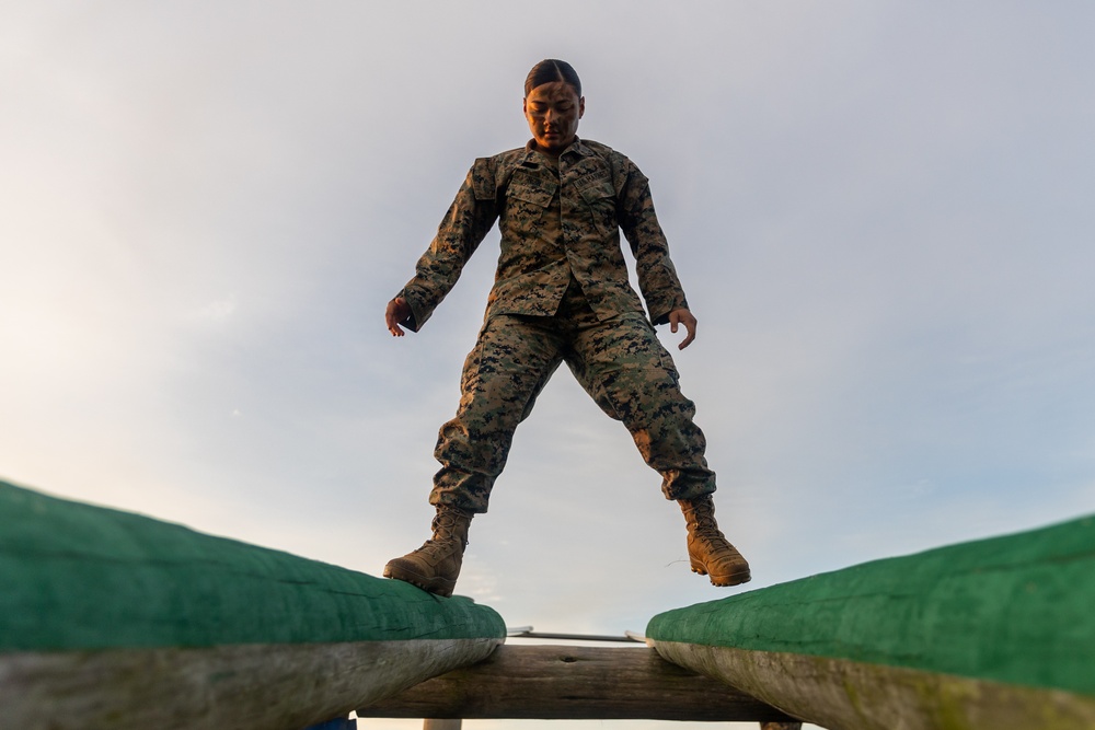 MWHS-1 NCOs navigate the obstacle course