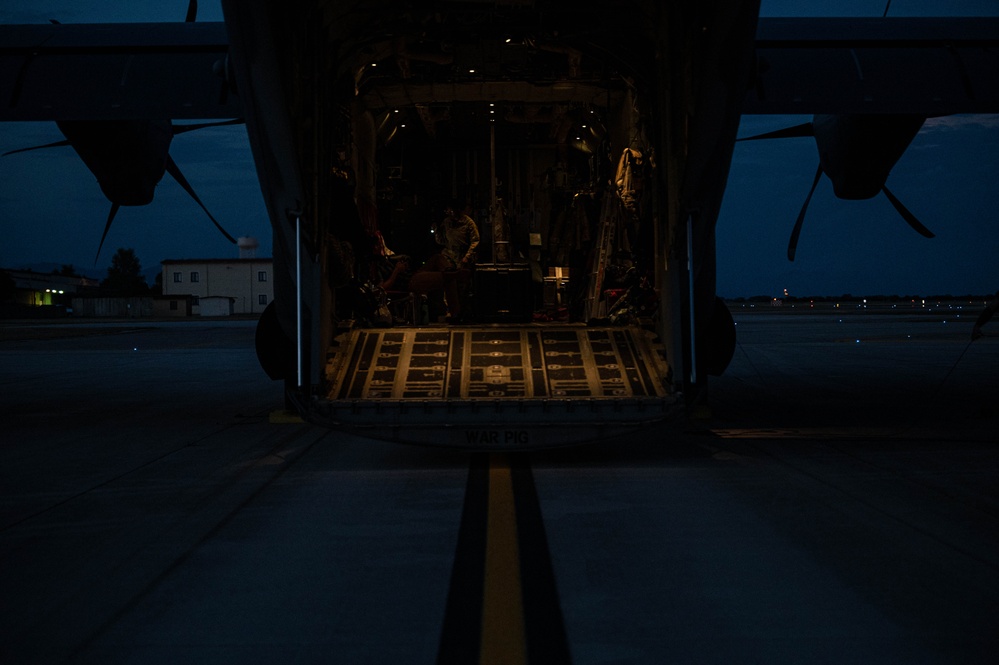67 SOS refuels 56th RQS HH-60G’s