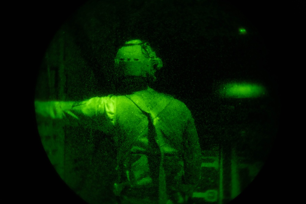67 SOS refuels 56th RQS HH-60G’s