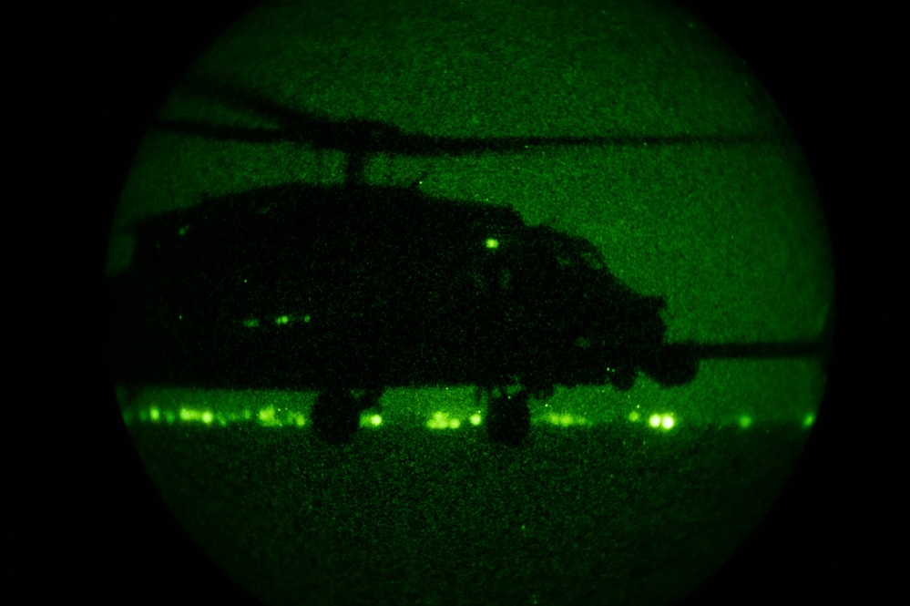 67 SOS refuels 56th RQS HH-60G’s