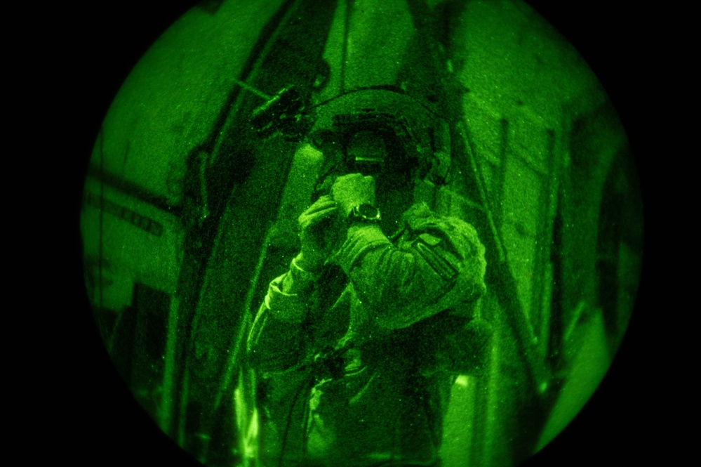67 SOS refuels 56th RQS HH-60G’s