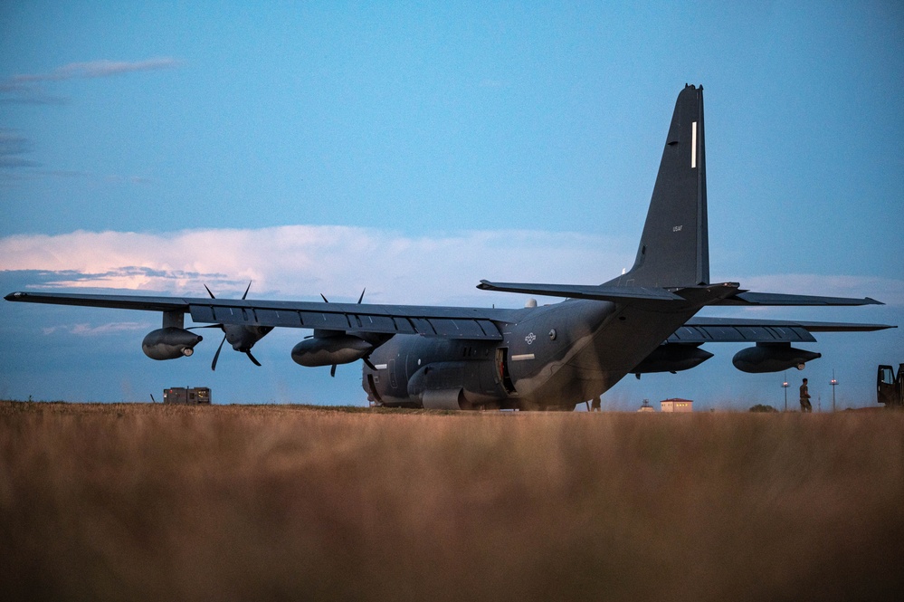 67 SOS refuels 56th RQS HH-60G’s