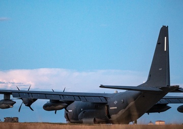 67 SOS refuels 56th RQS HH-60G’s
