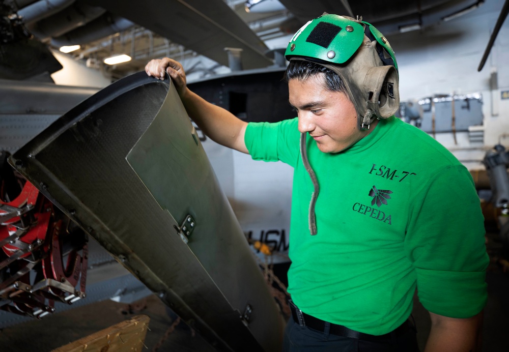 HSM-72 Conducts Maintenance During COMPTUEX