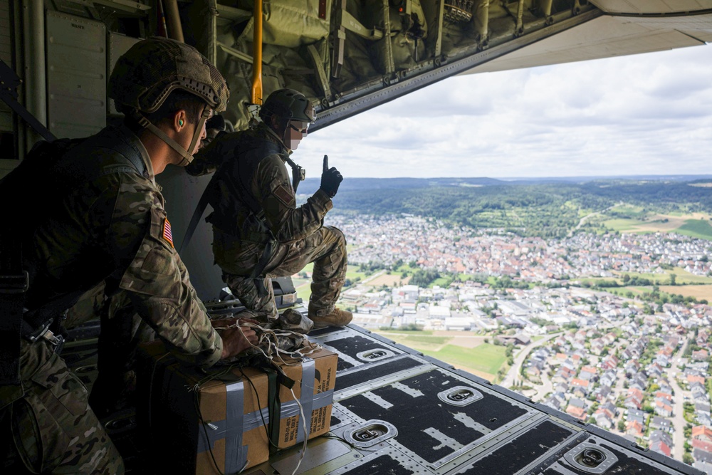 U.S. Army Green Berets perform air drop training with U.S. Air Force Airmen