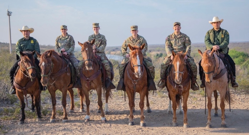 Illinois National Guard Officer Who Led Unit's Southwest Border Mission Earns MacArthur Leadership Award