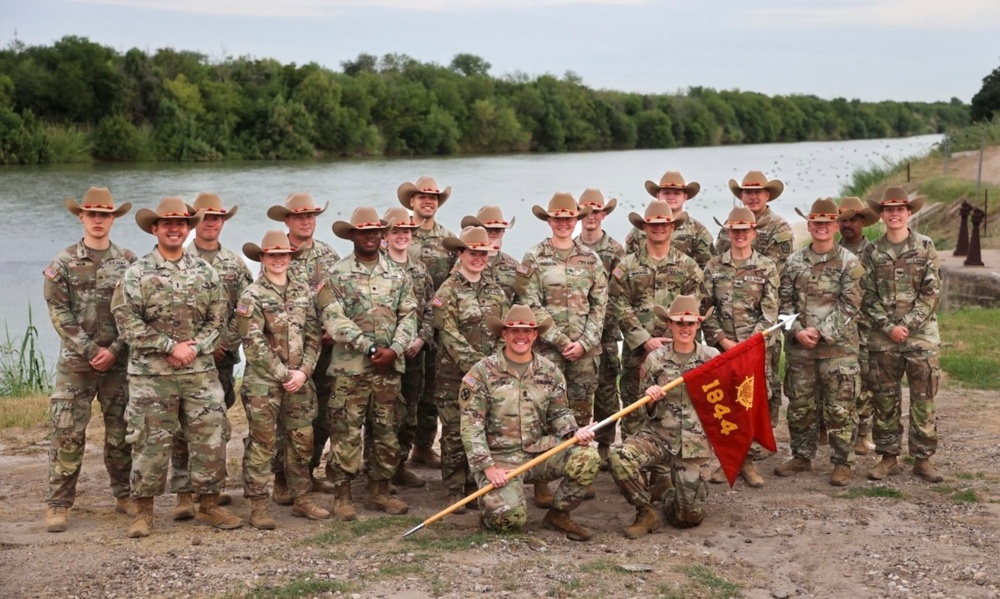 Illinois National Guard Officer Who Led Unit's Southwest Border Mission Earns MacArthur Leadership Award