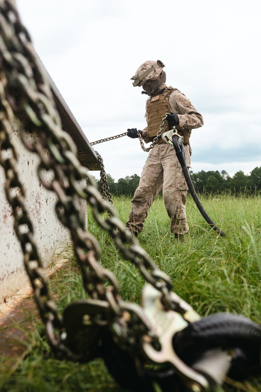 2nd Distribution Support Battalion Conducts Helicopter Support Team Operations