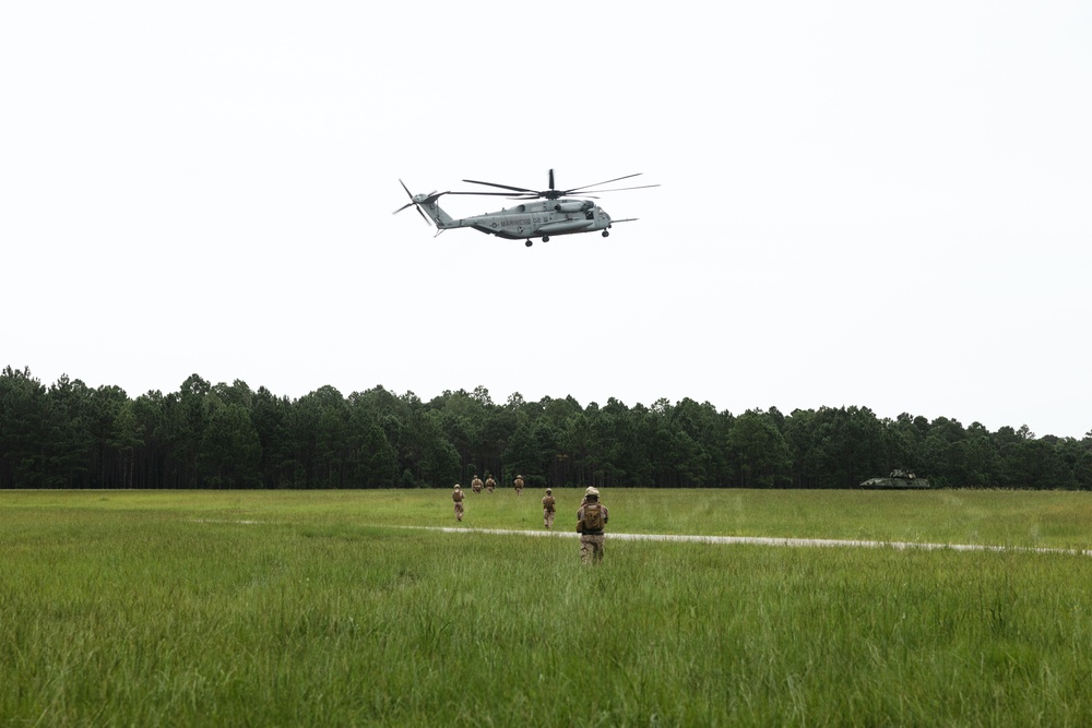 2nd Distribution Support Battalion Conducts Helicopter Support Team Operations