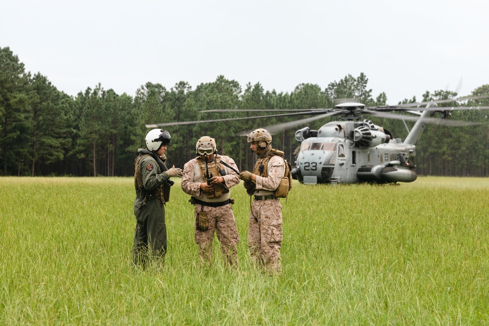 2nd Distribution Support Battalion Conducts Helicopter Support Team Operations