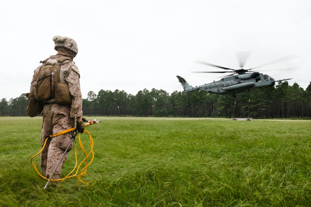 2nd Distribution Support Battalion Conducts Helicopter Support Team Operations