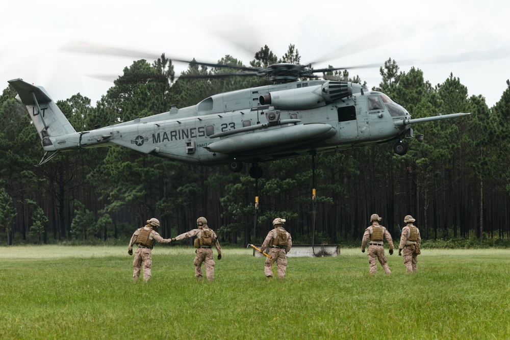 2nd Distribution Support Battalion Conducts Helicopter Support Team Operations